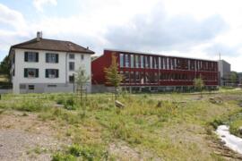 Haus Brüggliwies mit Neubau (Norden)