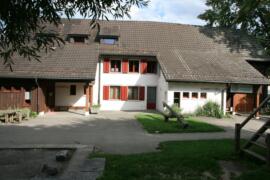 Altbau mit Kindergarten, Schulsozialarbeit, Hauswartbüro und Kindertreff